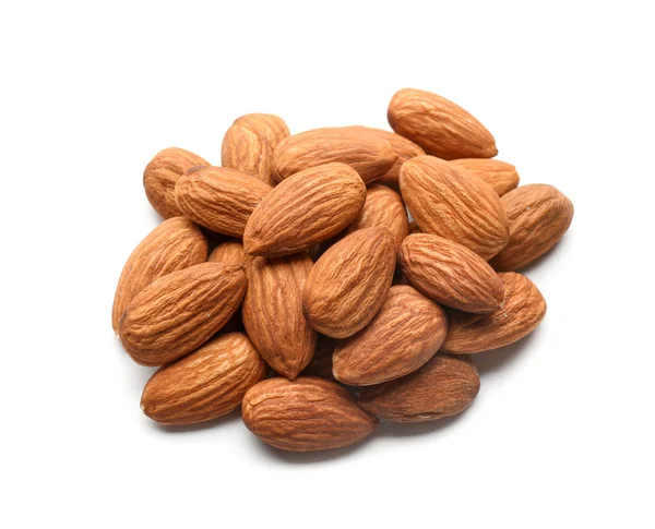 Chutné mandlové ořechy na bílém pozadí — Stock fotografie