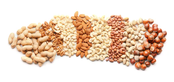 Samenstelling met verschillende soorten noten op witte achtergrond — Stockfoto