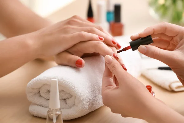 Young woman getting professional manicure in beauty salon, closeup — Stock Photo, Image