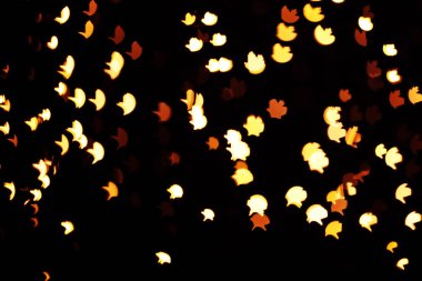 Güzel ışıklar bulanık görünüm koyu arka plan üzerinde