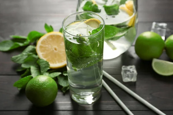 Glass of fresh mojito on wooden table — Stock Photo, Image