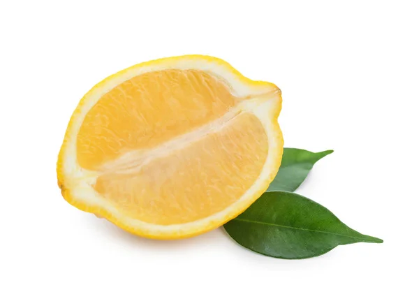 Helft van rijpe citroen op witte achtergrond — Stockfoto