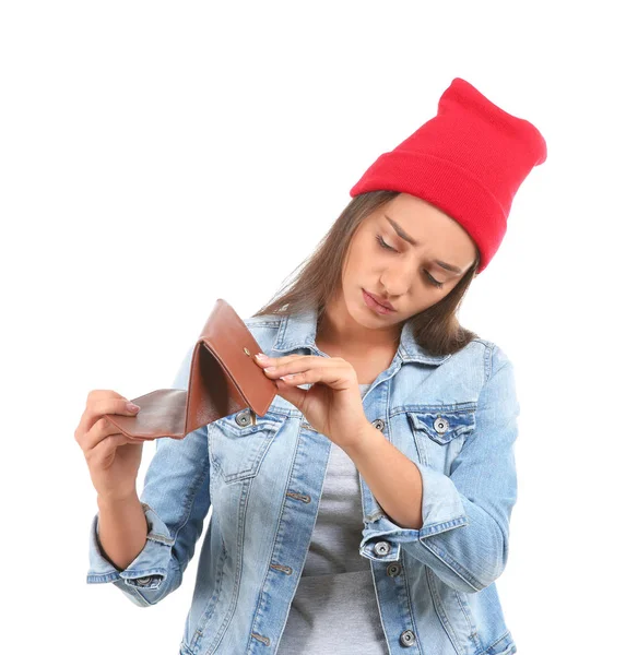 Naštvaný, mladá žena s prázdnou peněženku na bílém pozadí — Stock fotografie