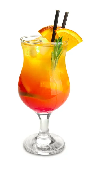 Ny sommar cocktail i glas på vit bakgrund — Stockfoto