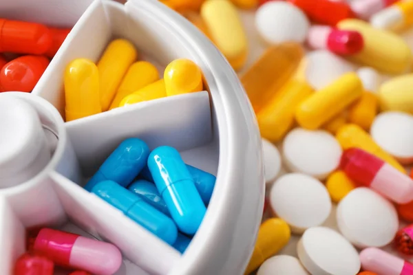 Plastic container with different pills, closeup — Stock Photo, Image