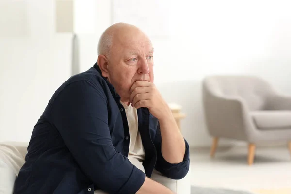 Depressed elderly man at home — Stock Photo, Image