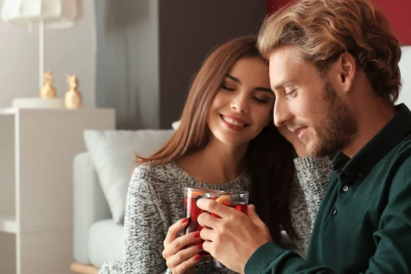 Couple drinking delicious mulled wine at home — Stock Photo, Image