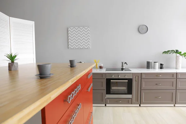 Interieur van moderne keuken met stijlvol meubilair — Stockfoto