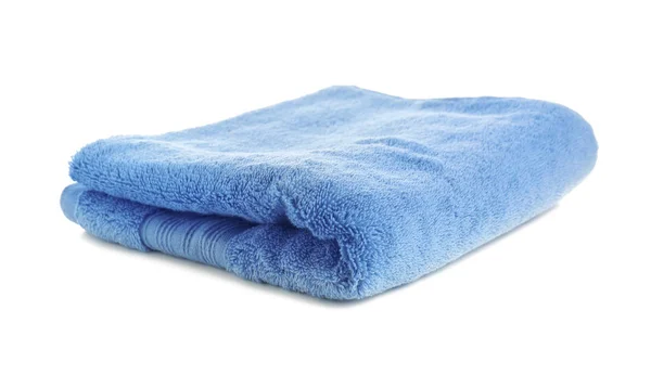 Sauberes weiches Handtuch auf weißem Hintergrund — Stockfoto