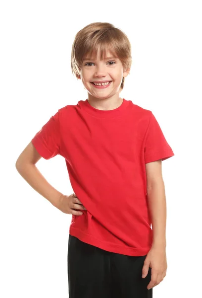 Liten pojke i t-shirt på vit bakgrund — Stockfoto