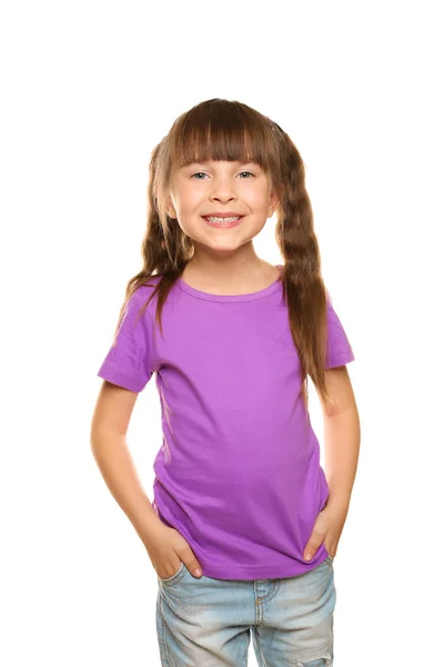 Niña en camiseta sobre fondo blanco — Foto de Stock