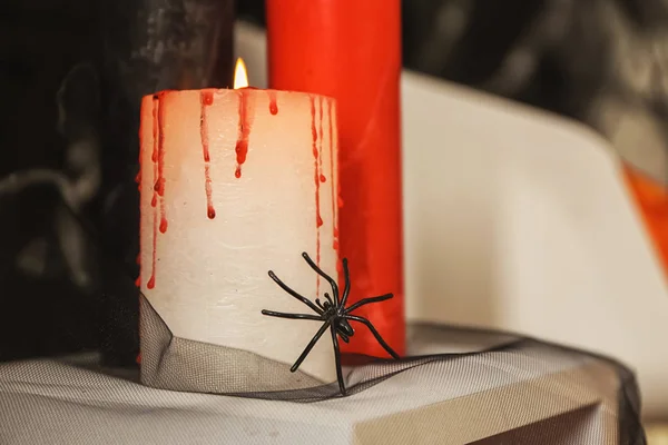 Queimar velas como decoração para a festa de Halloween em stand — Fotografia de Stock