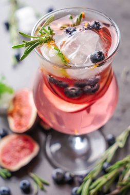 Taze kokteyl cam gri tablo, portre