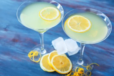 Taze yaz kokteyl gözlük renk ahşap tablo