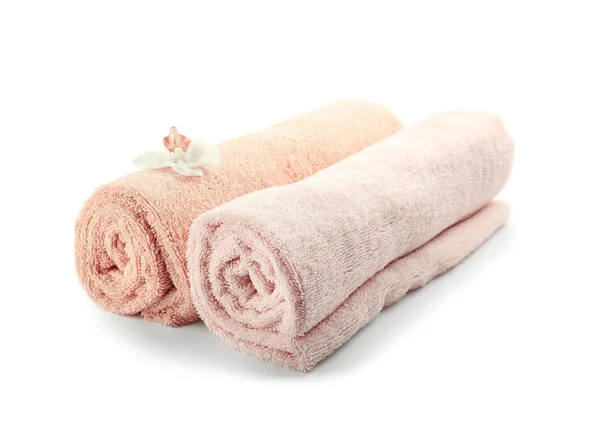 Limpiar toallas suaves sobre fondo blanco — Foto de Stock