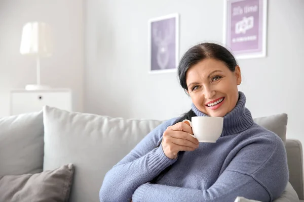 Beautiful mature woman drinking coffee at home — Stock Photo, Image