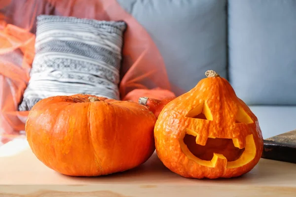 Pumpkins prepared for Halloween party on wooden table — Stock Photo, Image