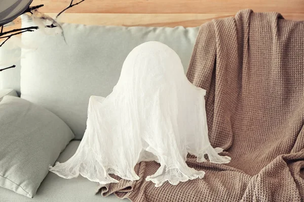 Yaratıcı hayalet Divan Cadılar Bayramı kutlama için hazır — Stok fotoğraf