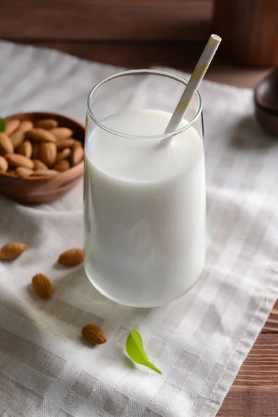 Masada sağlıklı badem süt — Stok fotoğraf