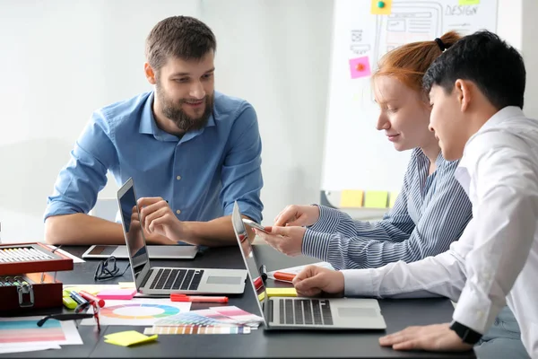 Young IT designers working in office — Stock Photo, Image