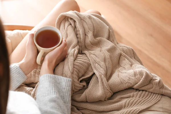 Young woman drinking hot tea at home — Stock Photo, Image