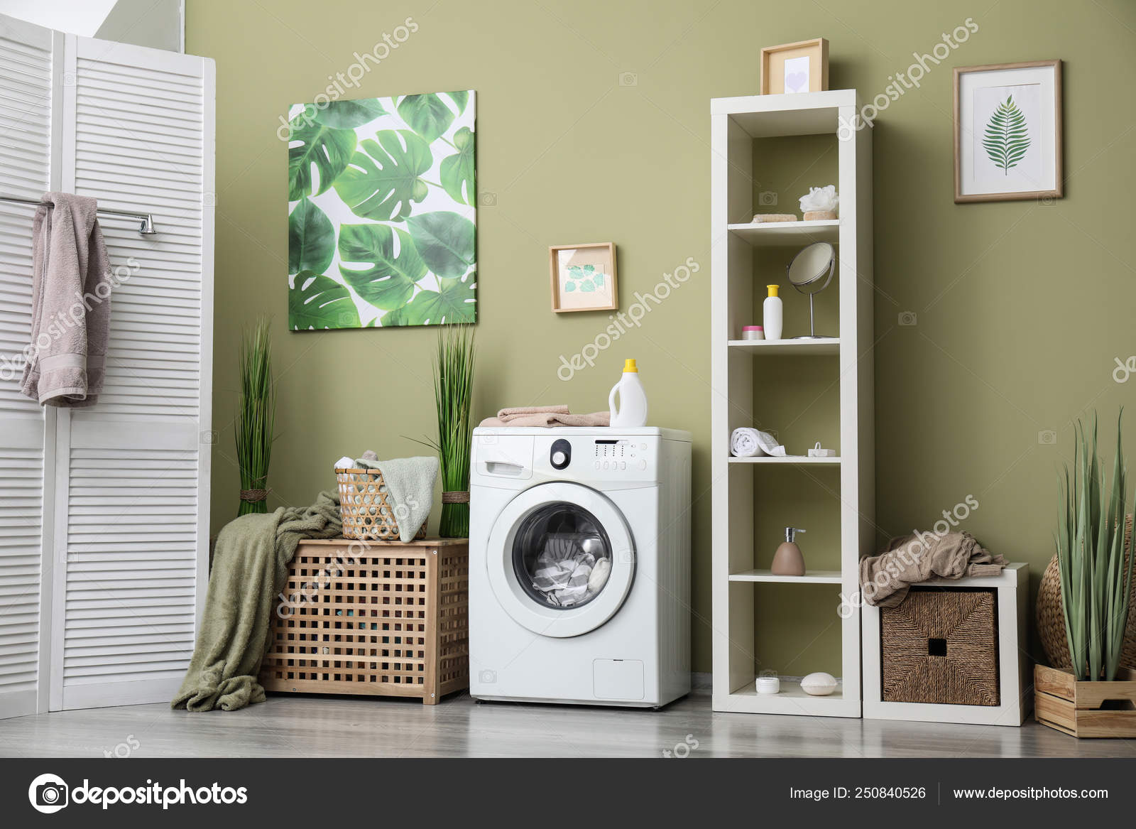 Intérieur de la maison buanderie avec machine à laver moderne image libre  de droit par serezniy © #250840526