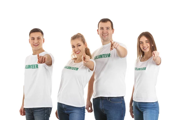 Equipo de jóvenes voluntarios sobre fondo blanco — Foto de Stock