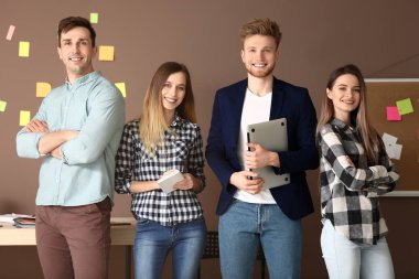 Genç portresi bu office uzmanları