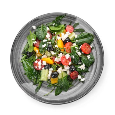 Beyaz arka plan üzerinde sağlıklı salata ile plaka