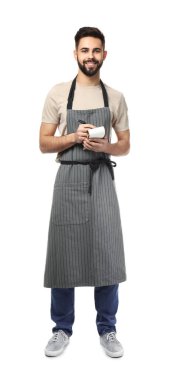 Beyaz arka plan üstünde defter ile yakışıklı garson