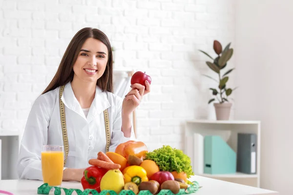 Portrait of female nutritionist in her office — Stock Photo, Image