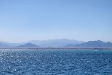 Güzel bir deniz manzarası yaz gününde