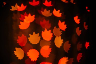 Güzel ışıklar bulanık görünüm koyu arka plan üzerinde