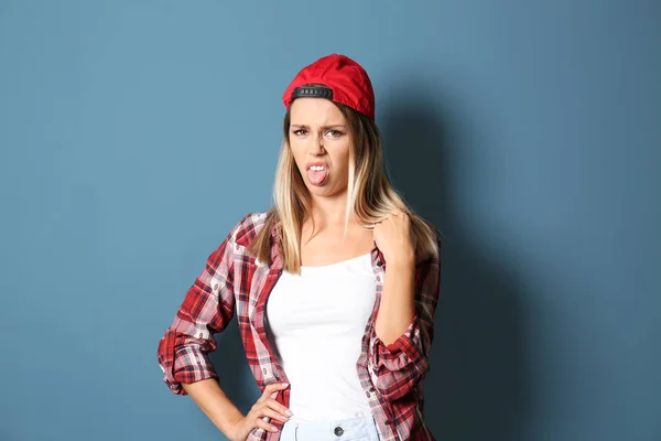 Disgusted young woman on color background — Stock Photo, Image