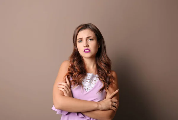 Portrait of emotional young woman on color background — Stock Photo, Image