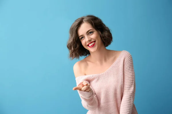 Portrait of beautiful happy woman on color background — Stock Photo, Image