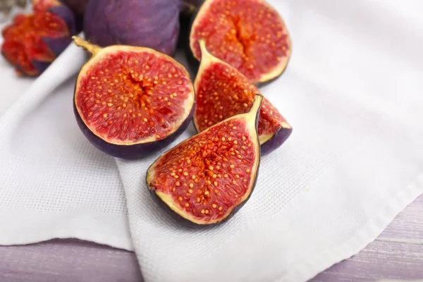 Fresh ripe figs on napkin — Stock Photo, Image