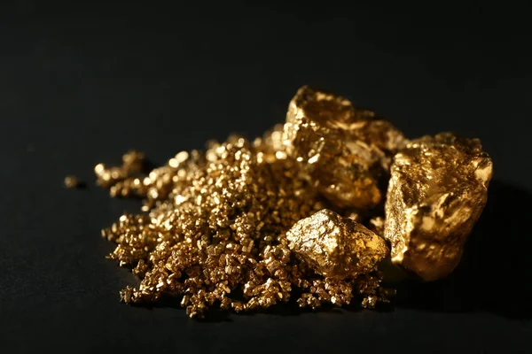 Gold nuggets on black background — Stock Photo, Image