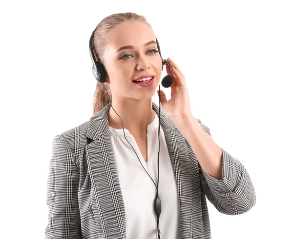 Belle secrétaire féminine parlant à travers casque sur fond blanc — Photo