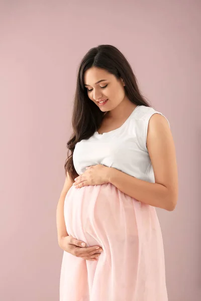 Beautiful pregnant woman on color background — Stock Photo, Image