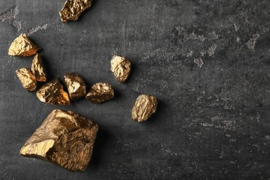 Koyu Arkaplanda Altın Külçeler