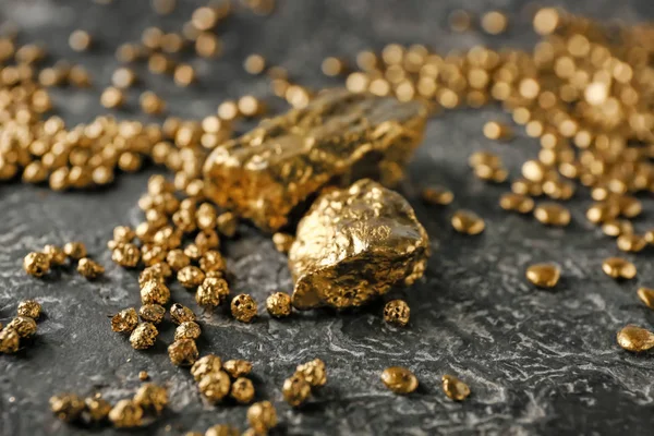 Gold nuggets on dark background — Stock Photo, Image