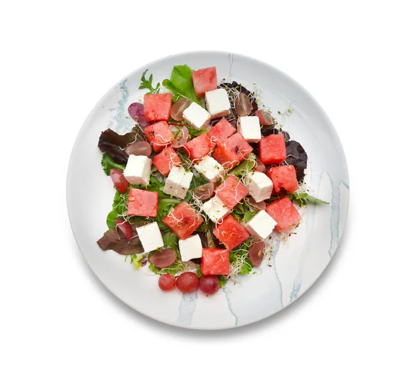 Deska s lahodnou meloun salát na bílém pozadí — Stock fotografie