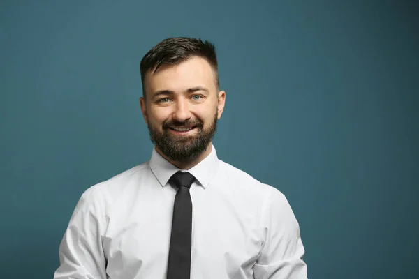 Smiling businessman on color background — Stock Photo, Image