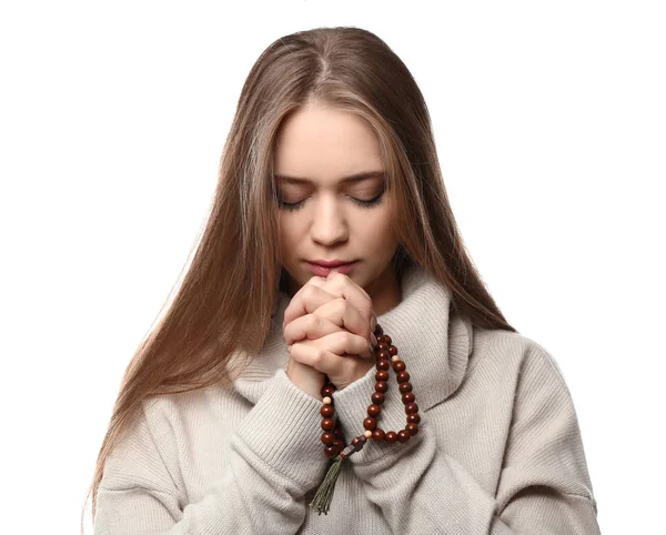 Krásná mladá žena modlí na bílém pozadí — Stock fotografie