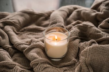 Güzel sıcak ekose mum yakma