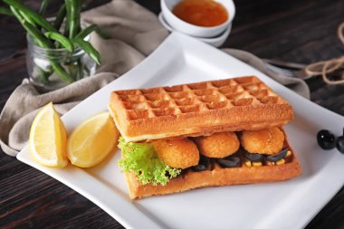 Tavuk nuggets plaka ile lezzetli waffle