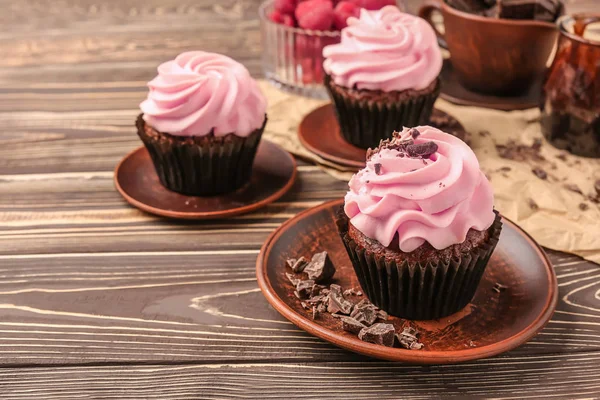 Tasty cupcakes on wooden table — Stock Photo, Image