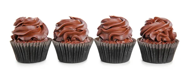 Deliciosos cupcakes de chocolate no fundo branco — Fotografia de Stock