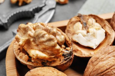 Lezzetli ceviz, closeup ile tepsi